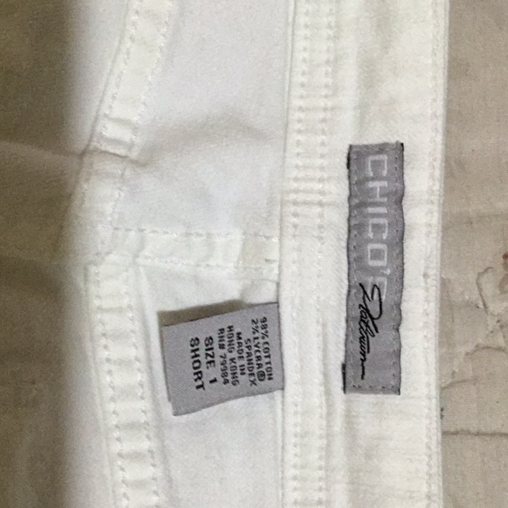 Chicos jeans white sz 1 short 28” inseam 15” side to side for waist.